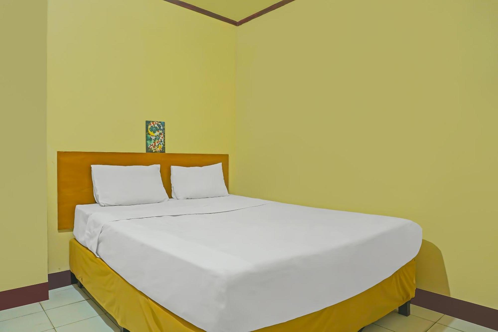 Spot On 92466 Adam Kost Syariahnearwisata Jembatan Barito Hotel Банджермасин Екстериор снимка