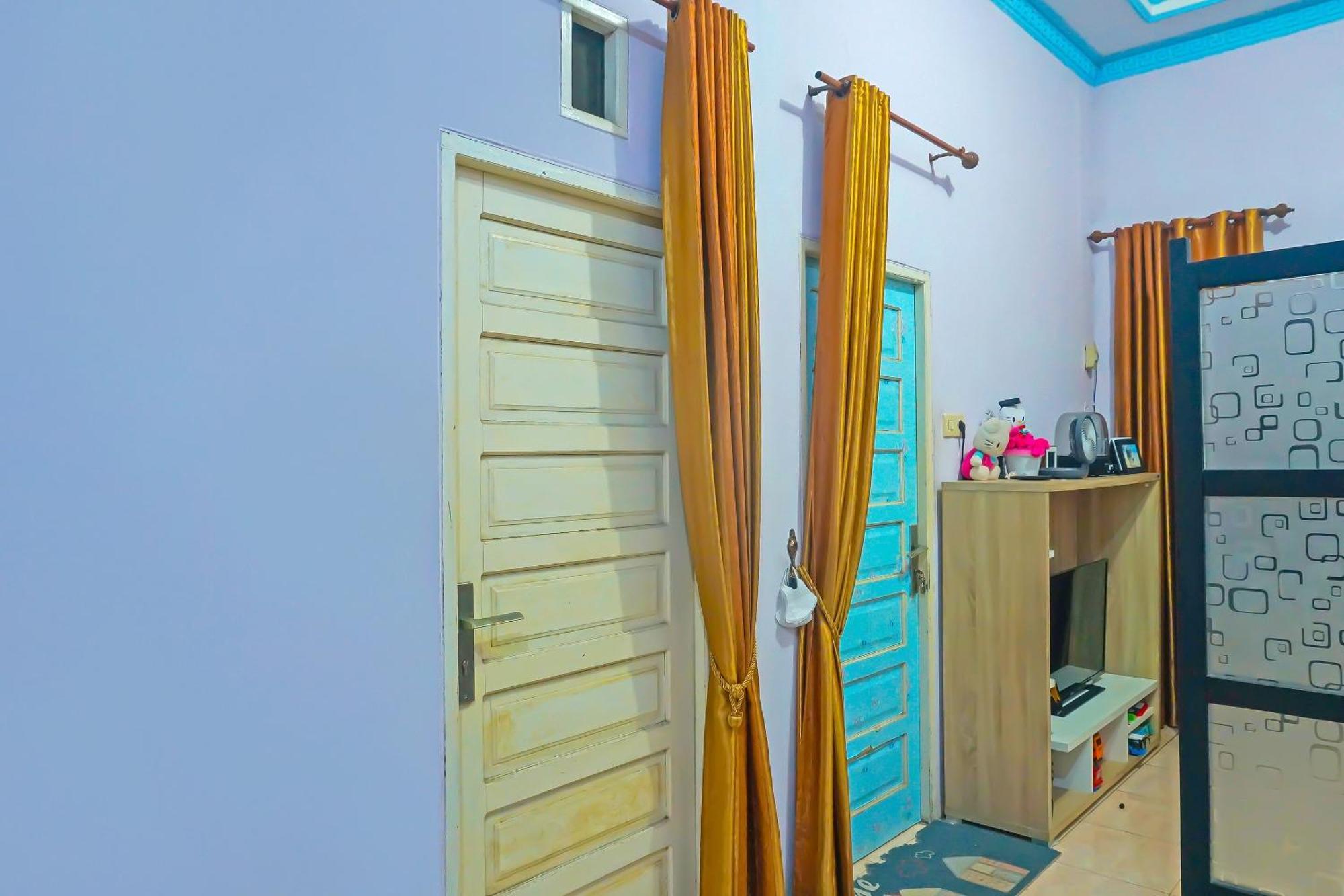 Spot On 92466 Adam Kost Syariahnearwisata Jembatan Barito Hotel Банджермасин Екстериор снимка