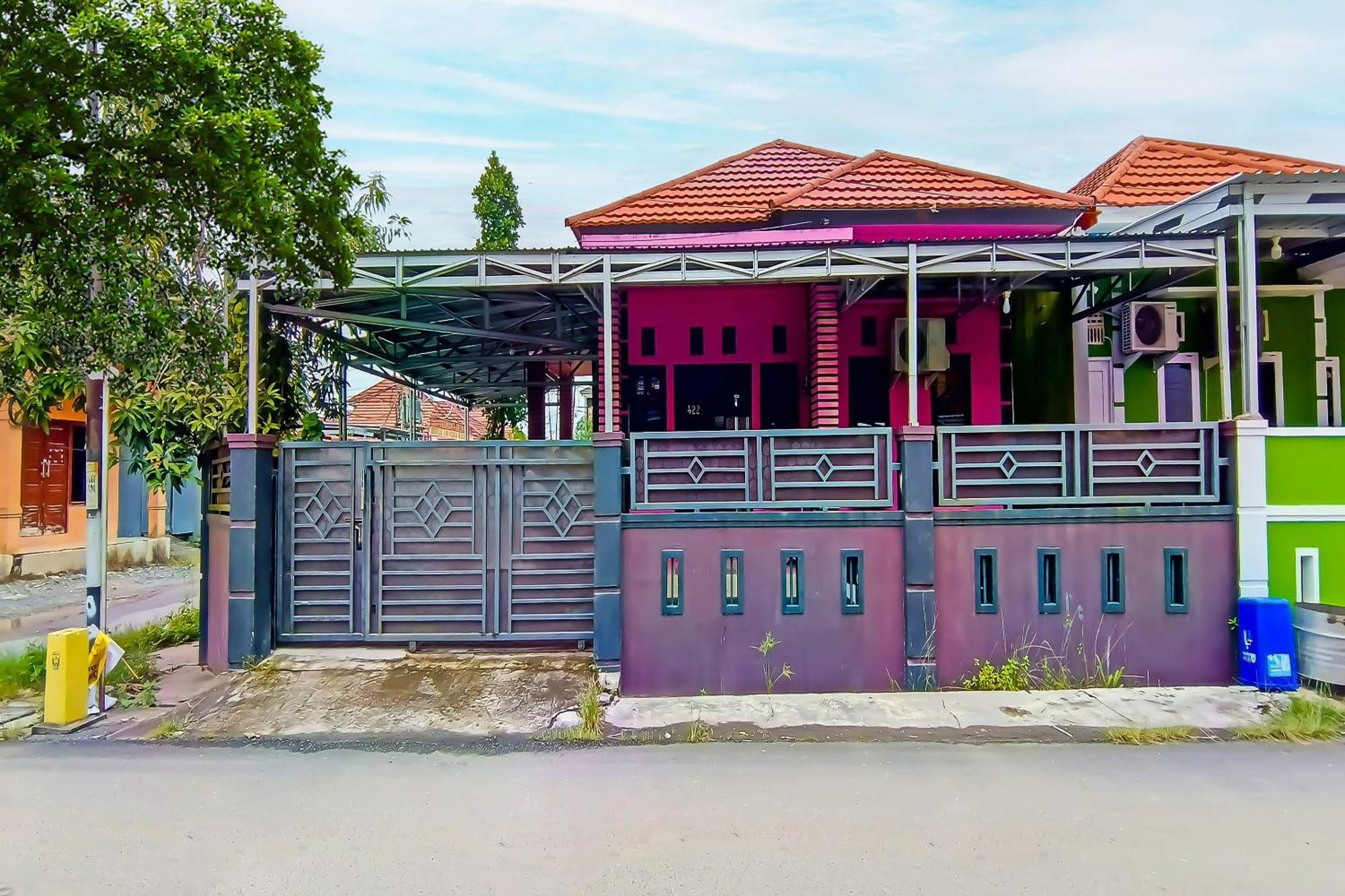 Spot On 92466 Adam Kost Syariahnearwisata Jembatan Barito Hotel Банджермасин Екстериор снимка