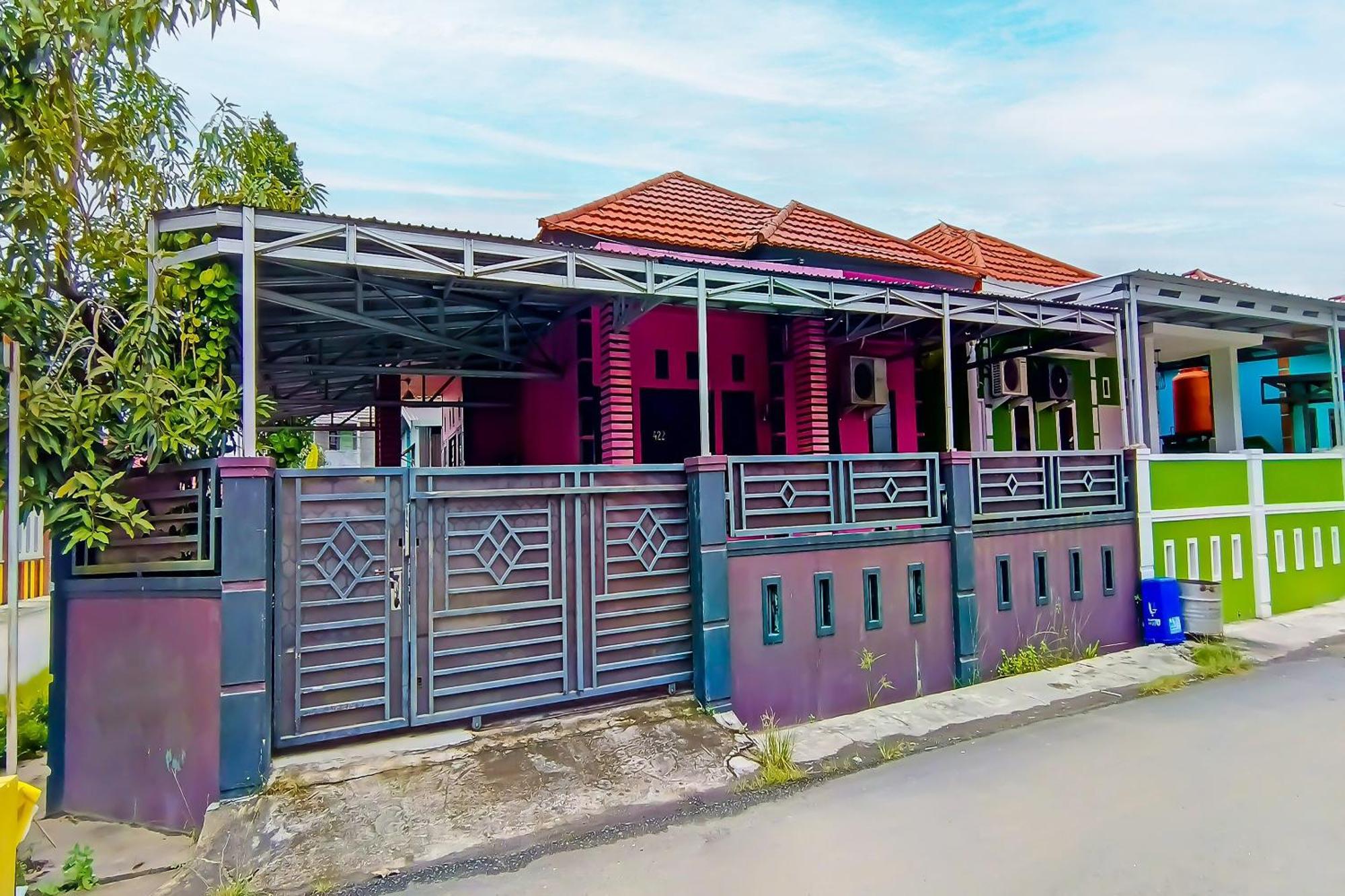 Spot On 92466 Adam Kost Syariahnearwisata Jembatan Barito Hotel Банджермасин Екстериор снимка